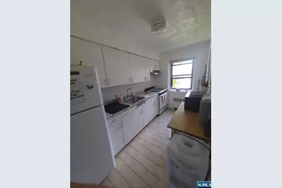 2339 Hudson Terrace B2 #B2, Fort Lee, NJ 07024 - Photo 3
