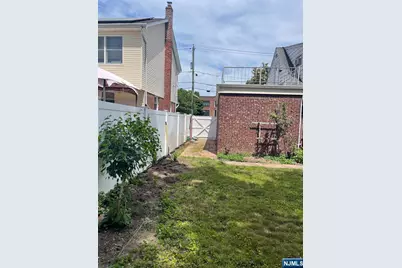 10-16 Burbank Street, Fair Lawn, NJ 07410 - Photo 7