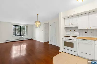 1419 Faulkner Court, Mahwah, NJ 07430 - Photo 3