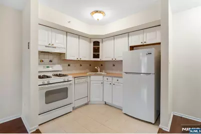 1419 Faulkner Court, Mahwah, NJ 07430 - Photo 5