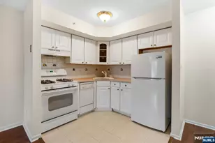 1419 Faulkner Ct, Mahwah, NJ 07430 - Photo 5