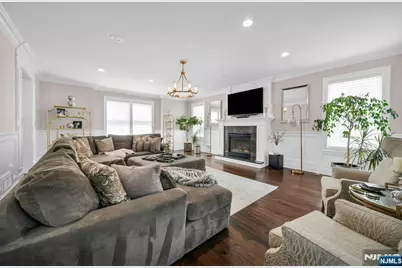 42 Saratoga Drive, Oakland, NJ 07436 - Photo 9