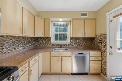 81 Hudson Avenue, Ridgefield Park, NJ 07660 - Photo 5