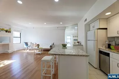 22 Engle Street R17 #R17, Englewood, NJ 07631 - Photo 3