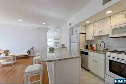 22 Engle Street R17 #R17, Englewood, NJ 07631 - Photo 19