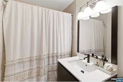28 Garden Place 163 #163, Edgewater, NJ 07020 - Photo 15