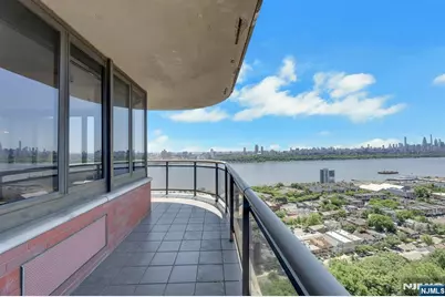 100 Carlyle 16 J/K N #16 J/K N, Cliffside Park, NJ 07010 - Photo 17