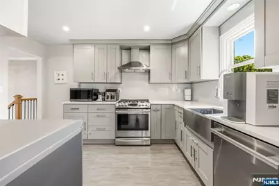 850 Edgewater Avenue, Ridgefield, NJ 07657 - Photo 9
