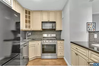 2000 Linwood Avenue 9E #9E, Fort Lee, NJ 07024 - Photo 7