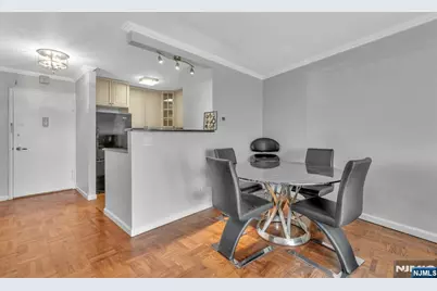 2000 Linwood Avenue 9E #9E, Fort Lee, NJ 07024 - Photo 5