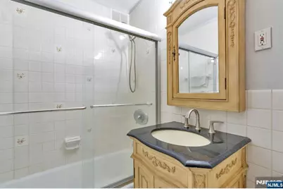 2000 Linwood Avenue 9E #9E, Fort Lee, NJ 07024 - Photo 9