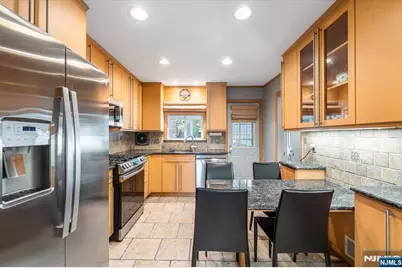 250 Briarcliffe Road, Teaneck Township, NJ 07666 - Photo 9