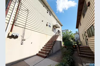121 Edsall Avenue 2nd Floor #2nd Floor, Palisades Park, NJ 07650 - Photo 3