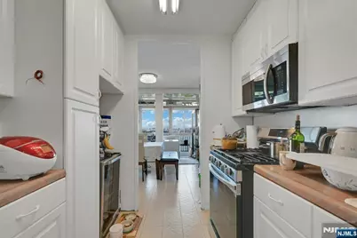 4 Horizon 805 #805, Fort Lee, NJ 07024 - Photo 9