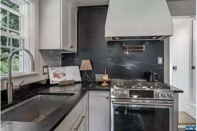 979 Salem Lane, Ridgewood, NJ 07450 - Photo 11