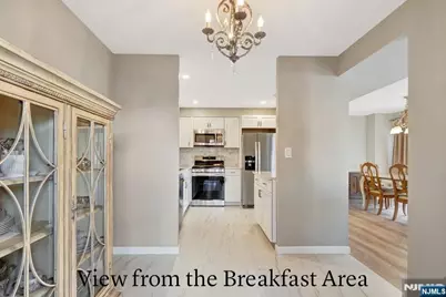 301 Chase Court, Edgewater, NJ 07020 - Photo 7