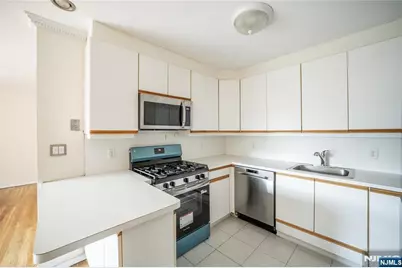1575 Center Avenue 2C #2C, Fort Lee, NJ 07024 - Photo 5