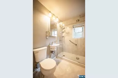 1575 Center Avenue 2C #2C, Fort Lee, NJ 07024 - Photo 17
