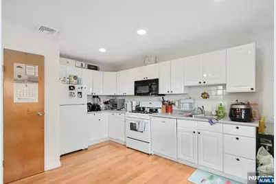 497 Oakdene Avenue, Ridgefield, NJ 07657 - Photo 7