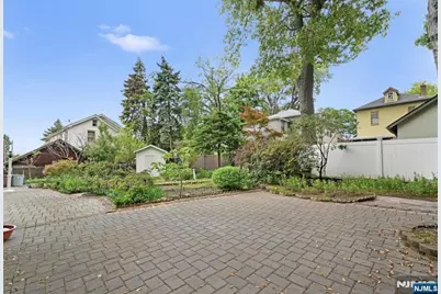 497 Oakdene Avenue, Ridgefield, NJ 07657 - Photo 11