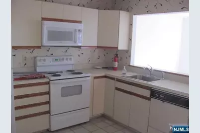 863 Madeline Lane 7220 #7220, Fort Lee, NJ 07024 - Photo 3