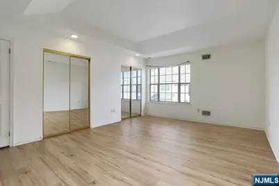 863 Madeline Lane 7220 #7220, Fort Lee, NJ 07024 - Photo 5