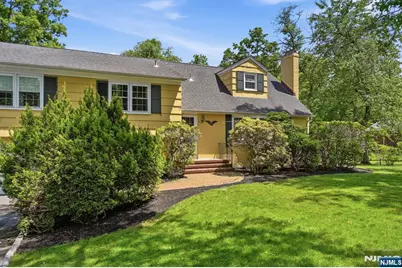 16 Pinecrest Drive, Woodcliff Lake, NJ 07677 - Photo 3