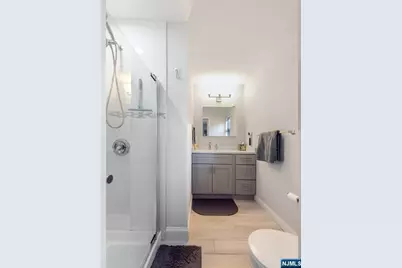 93 Myrtle Avenue 2 #2, Edgewater, NJ 07020 - Photo 9