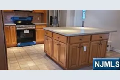 7 Luxoro Place 1 #1, Fairview, NJ 07022 - Photo 5
