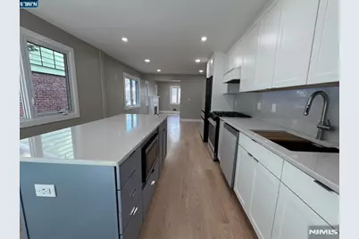 8 Dohrman, Teaneck Township, NJ 07666 - Photo 3