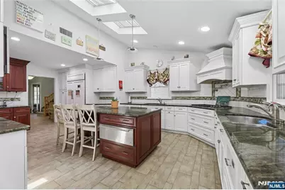 384 Rutland Avenue, Teaneck Township, NJ 07666 - Photo 9