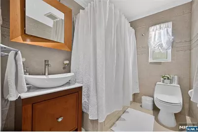 413 Maple Hill Drive, Hackensack, NJ 07601 - Photo 15