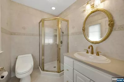 184 Passaic Avenue, Rutherford, NJ 07070 - Photo 15