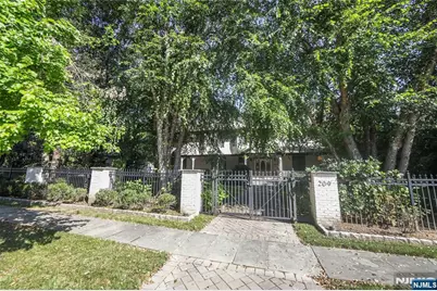 209 Maple Street, Englewood, NJ 07631 - Photo 41