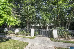 209 Maple St, Englewood, NJ 07631 - Photo 41