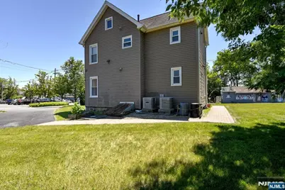 138 Hamburg Turnpike, Bloomingdale, NJ 07403 - Photo 5