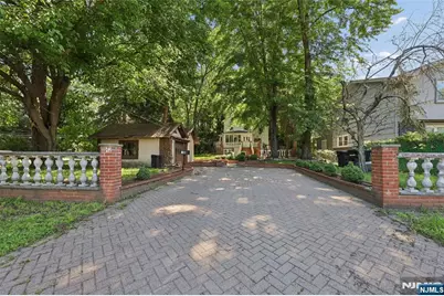 796 Old Newbridge Road, Teaneck Township, NJ 07666 - Photo 3
