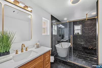 125 Cedarhurst Avenue, Woodland Park, NJ 07410 - Photo 29