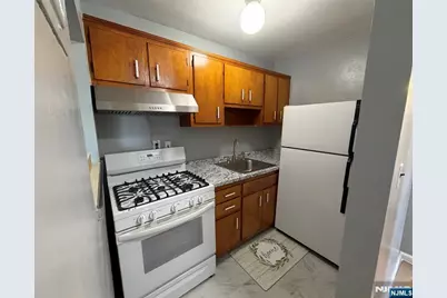 51 Essex B #B, Maywood, NJ 07607 - Photo 5