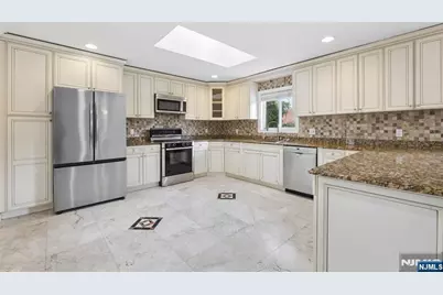 153 Charlotte Place, Englewood Cliffs, NJ 07632 - Photo 7