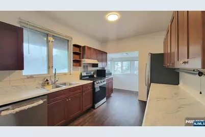 86 E Fort Lee Road 2nd Floor #2nd floor, Teaneck Township, NJ 07666 - Photo 5