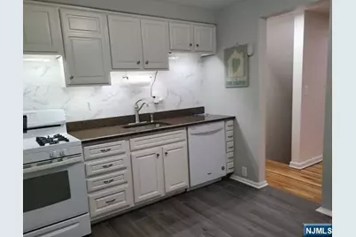 2207B Center Avenue, Fort Lee, NJ 07024 - Photo 5