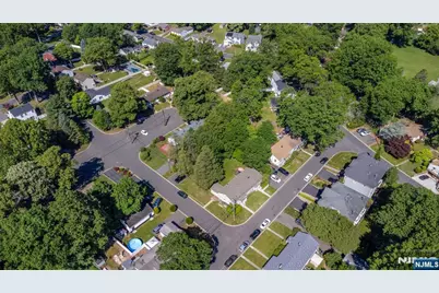 67 Stuyvesant Court, Clifton, NJ 07013 - Photo 5