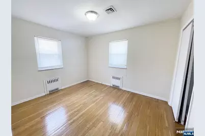 218 11th Street 2nd Floor #2nd Floor, Palisades Park, NJ 07650 - Photo 15