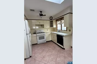 242 Paterson Avenue, Lodi, NJ 07644 - Photo 5