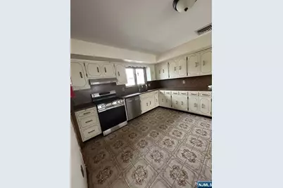 242 Paterson Avenue, Lodi, NJ 07644 - Photo 9