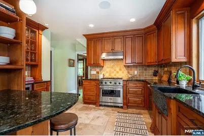 275 Highwood Avenue, Ridgewood, NJ 07450 - Photo 11