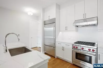3 Somerset Lane 608 #608, Edgewater, NJ 07020 - Photo 9
