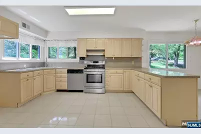 64 Overlook Drive, Woodcliff Lake, NJ 07677 - Photo 11