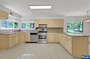 64 Overlook Dr, Woodcliff Lake, NJ 07677 - Photo 11